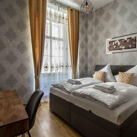 Design 3Bdr Apartment In Residence, Free Parking Прага Екстериор снимка