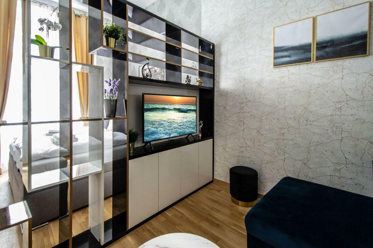 Design 3Bdr Apartment In Residence, Free Parking Прага Екстериор снимка