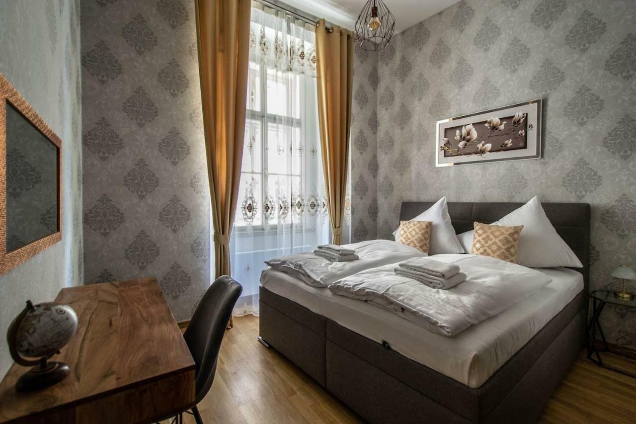 Design 3Bdr Apartment In Residence, Free Parking Прага Екстериор снимка