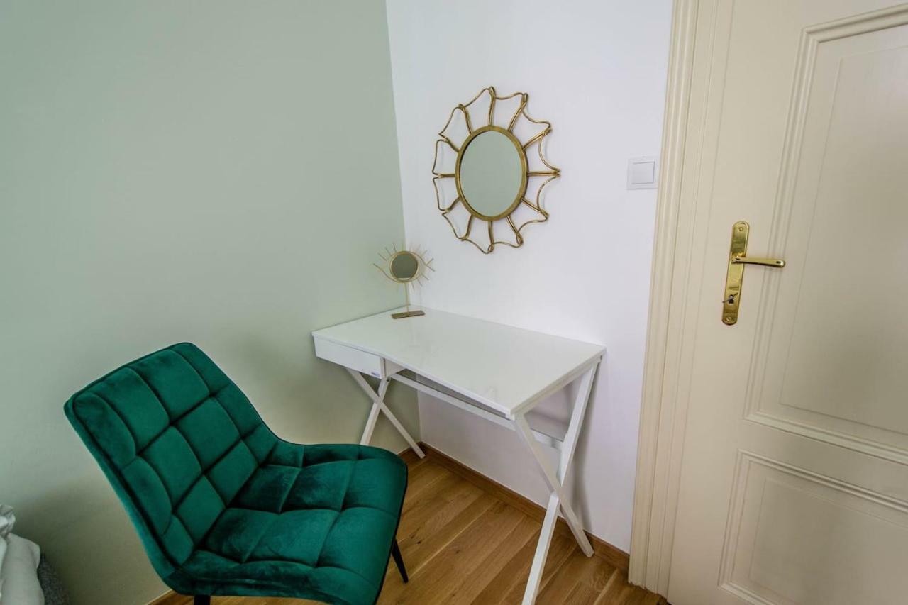 Design 3Bdr Apartment In Residence, Free Parking Прага Екстериор снимка