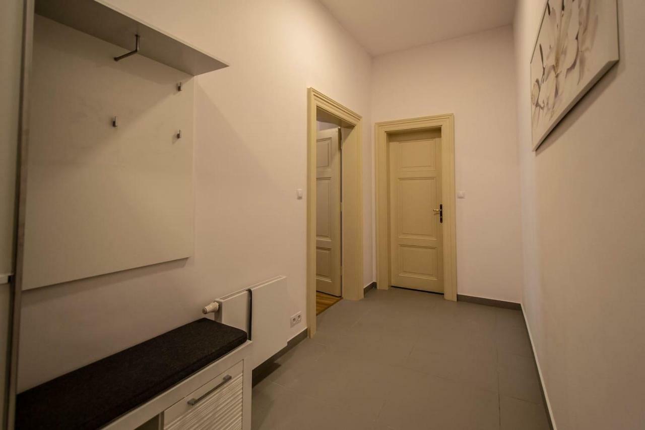 Design 3Bdr Apartment In Residence, Free Parking Прага Екстериор снимка