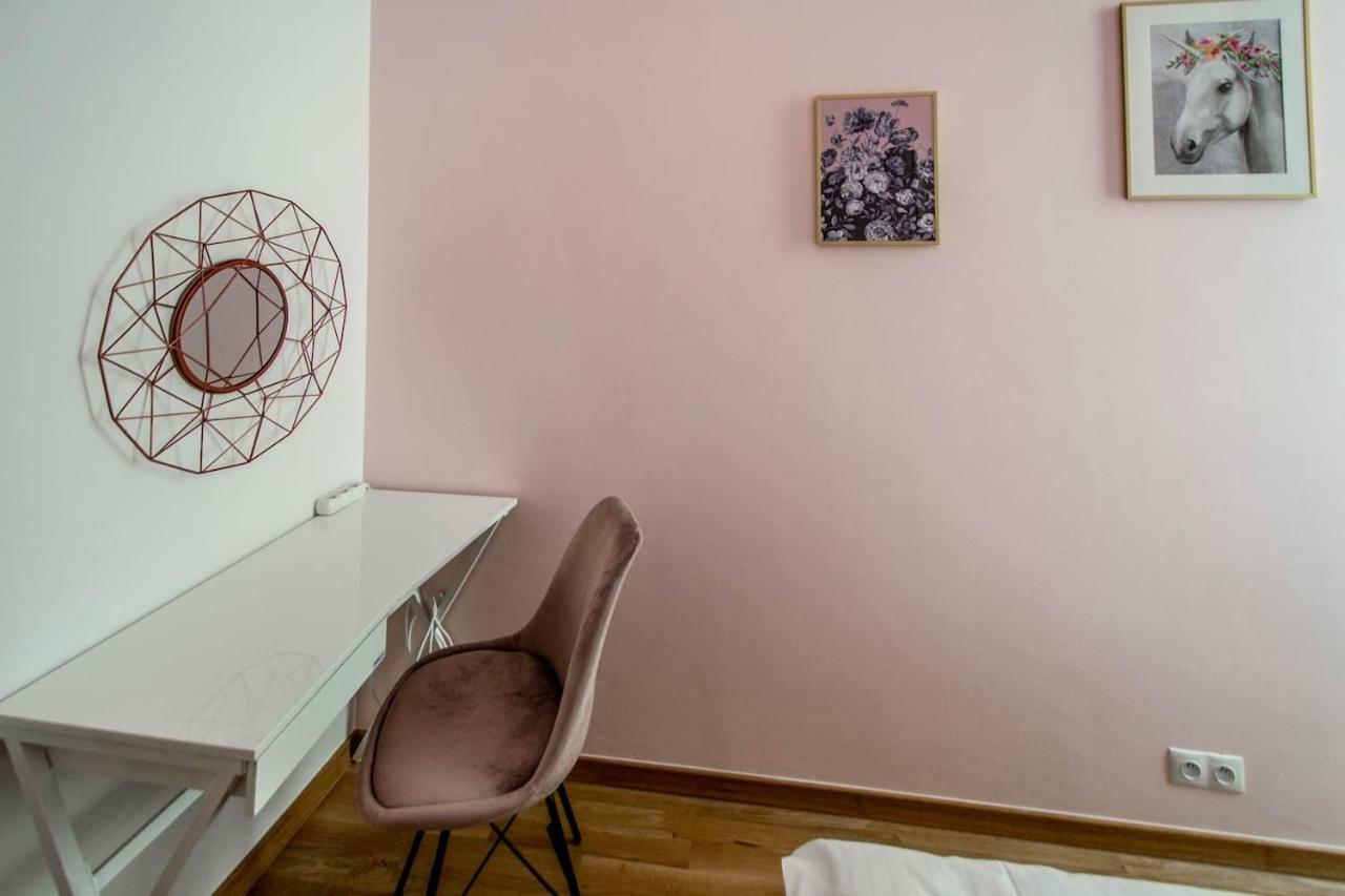Design 3Bdr Apartment In Residence, Free Parking Прага Екстериор снимка