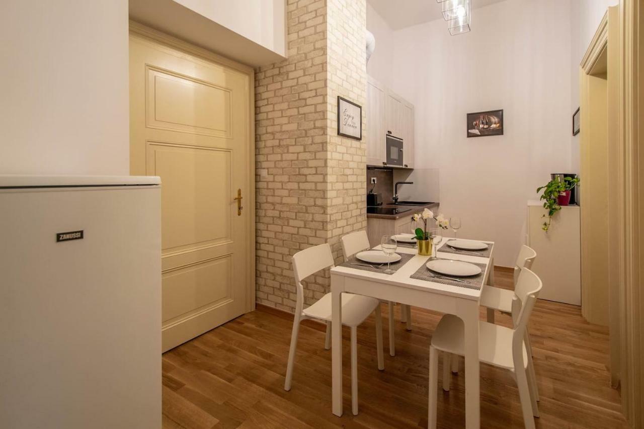 Design 3Bdr Apartment In Residence, Free Parking Прага Екстериор снимка
