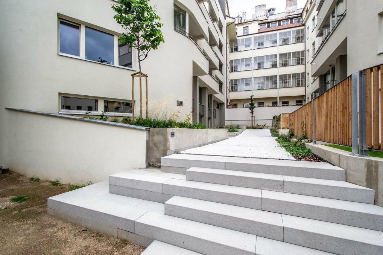 Design 3Bdr Apartment In Residence, Free Parking Прага Екстериор снимка