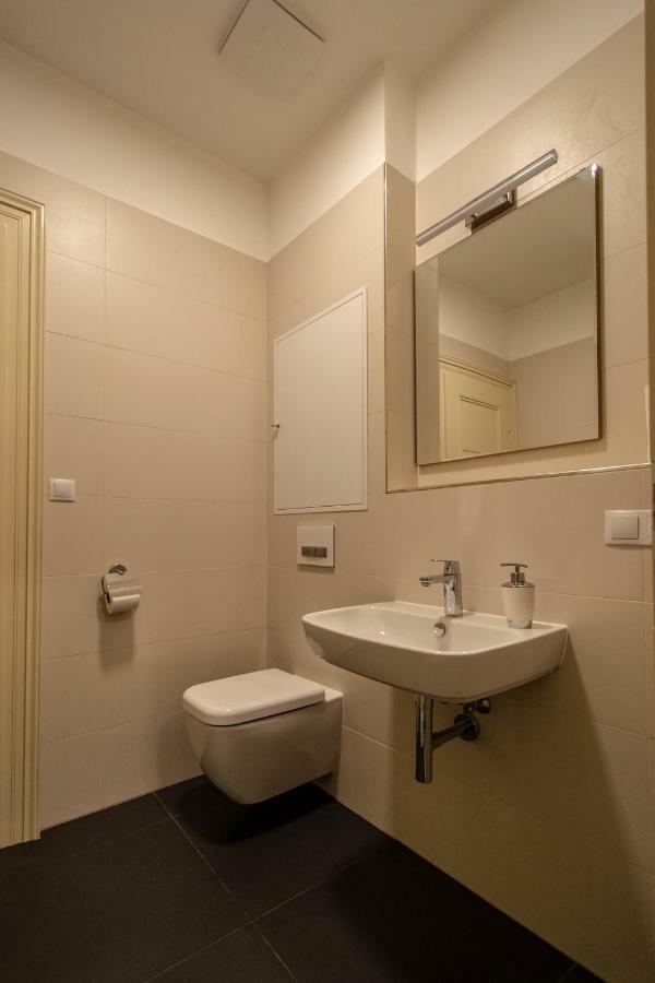 Design 3Bdr Apartment In Residence, Free Parking Прага Екстериор снимка